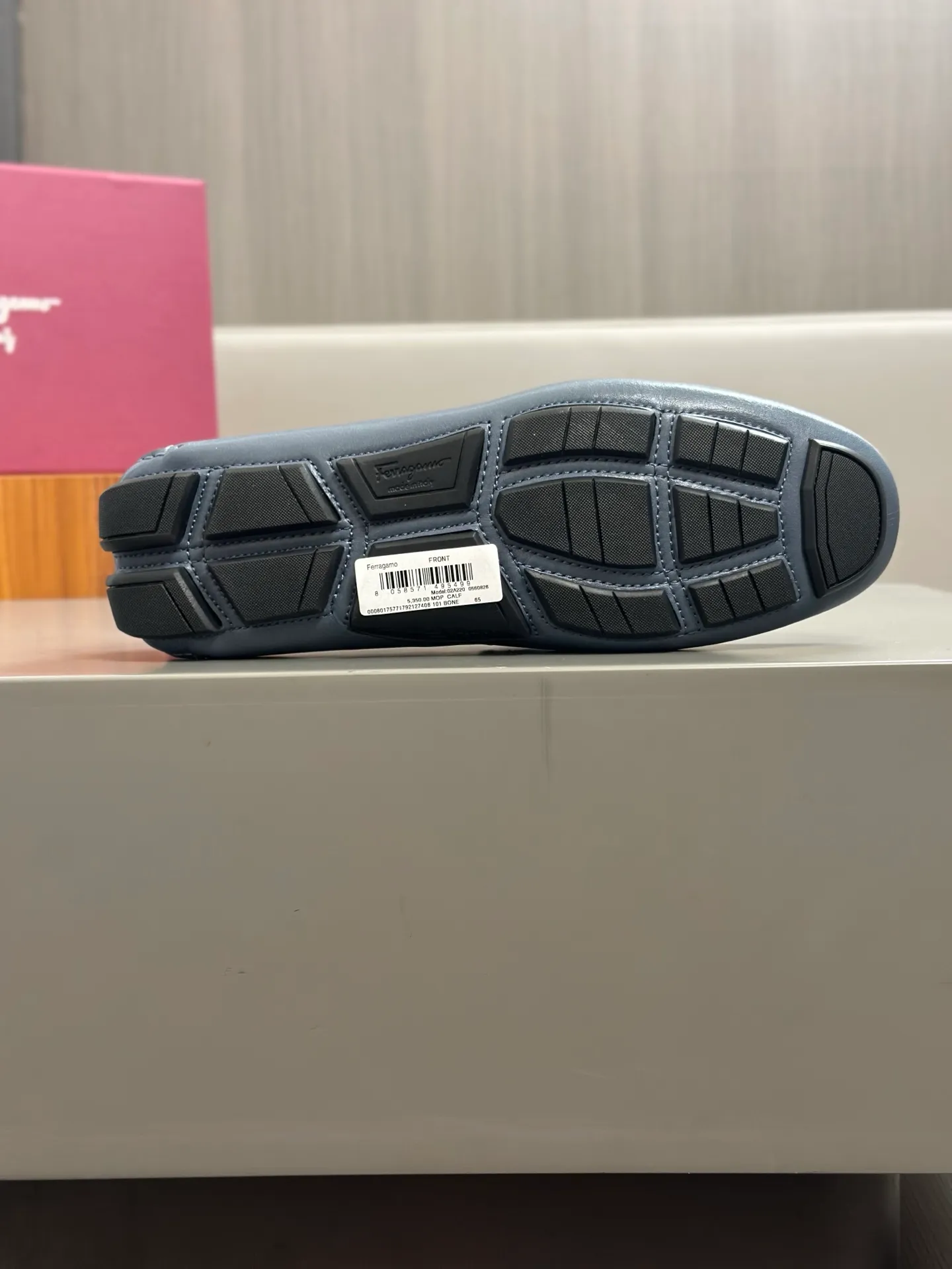 Batch 840, original order quality, new counter model, Ferragamo handmade men's driving shoes, bean shoes, slip-on shoes, lazy shoes, exquisite hand-stitching, workmanship details comparable to counters, original rubber outsole, imported cowhide from Italy, pressed water corrugated water-dyed cowhide lining, 39-44 large quantities in stock (38, 45 custom-made, non-refundable)